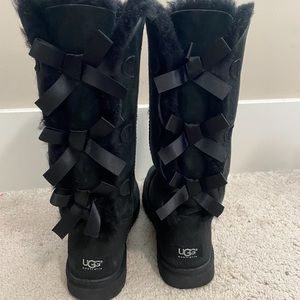 UGG Bailey Bow Boots Size 8